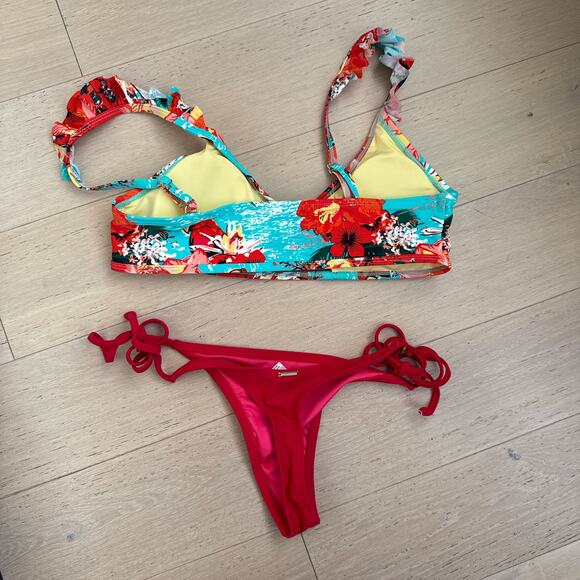 RELLECIGA Floral Ruffle Triangle Bikini Top + Red Thong Bottom Set S/M - Picture 7 of 9